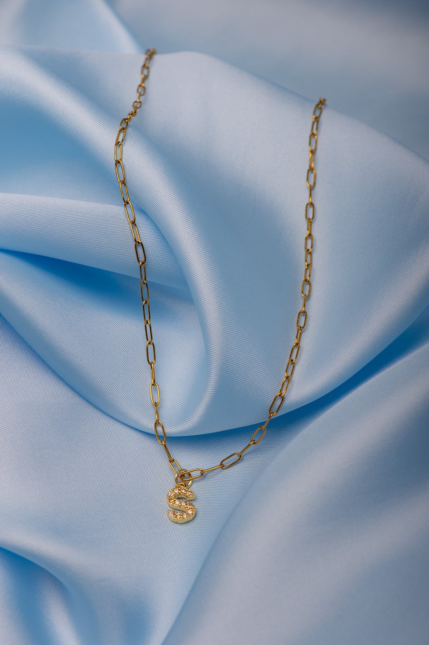 Shiny letter ketting