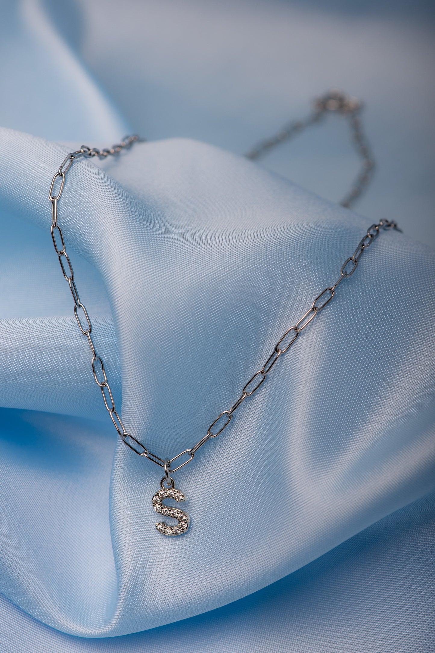 Shiny letter ketting