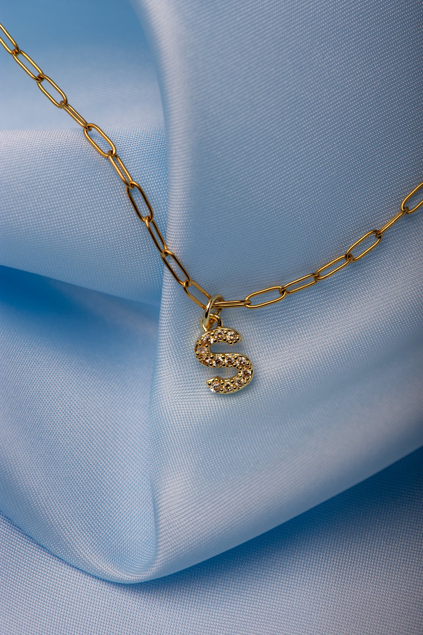 Shiny letter ketting