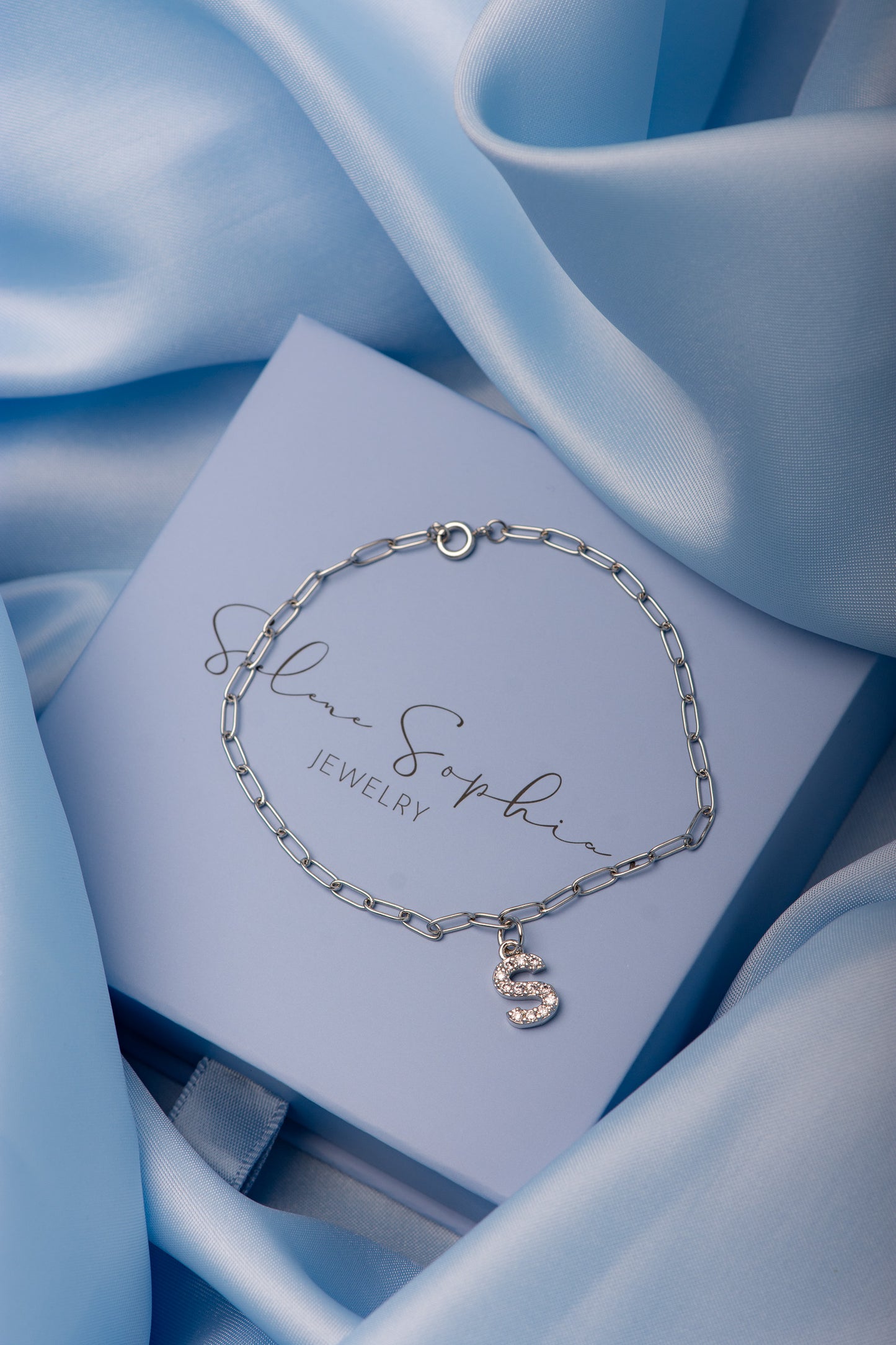 Shiny letter armband