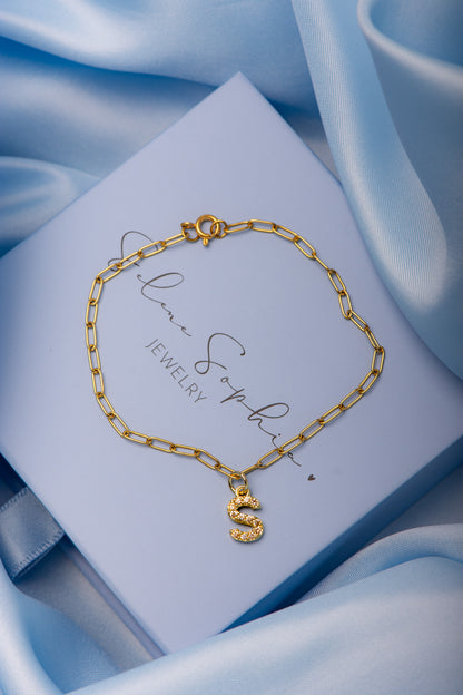 Shiny letter armband