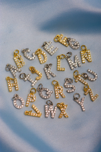 Shiny letter ketting